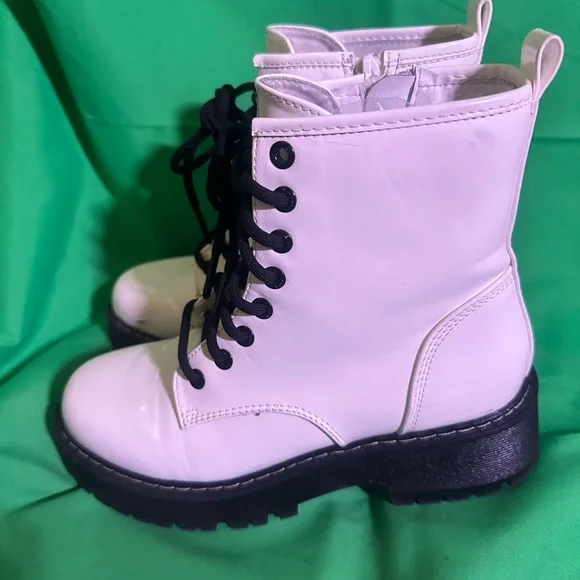 Stylish White Combat Boots - Picture 6 of 8